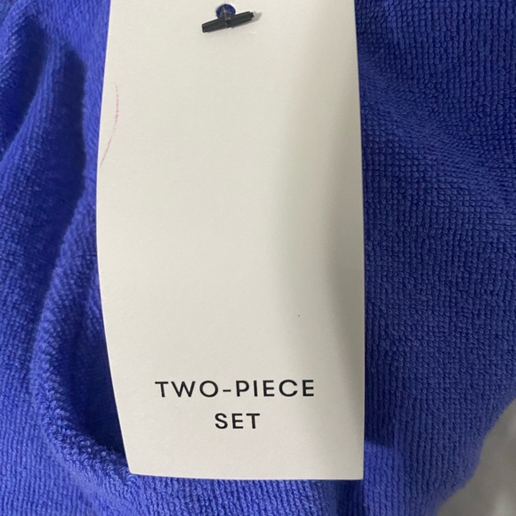 Free Assembly Two Piece Set - Picture 9 of 13